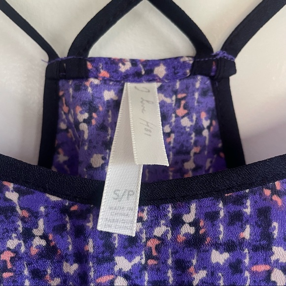 H8 I Printed Sleeveless Top with Cross Back Detail - Picture 3 of 7